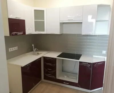 Кухня «Ксения» Белый/ Бордо глянец