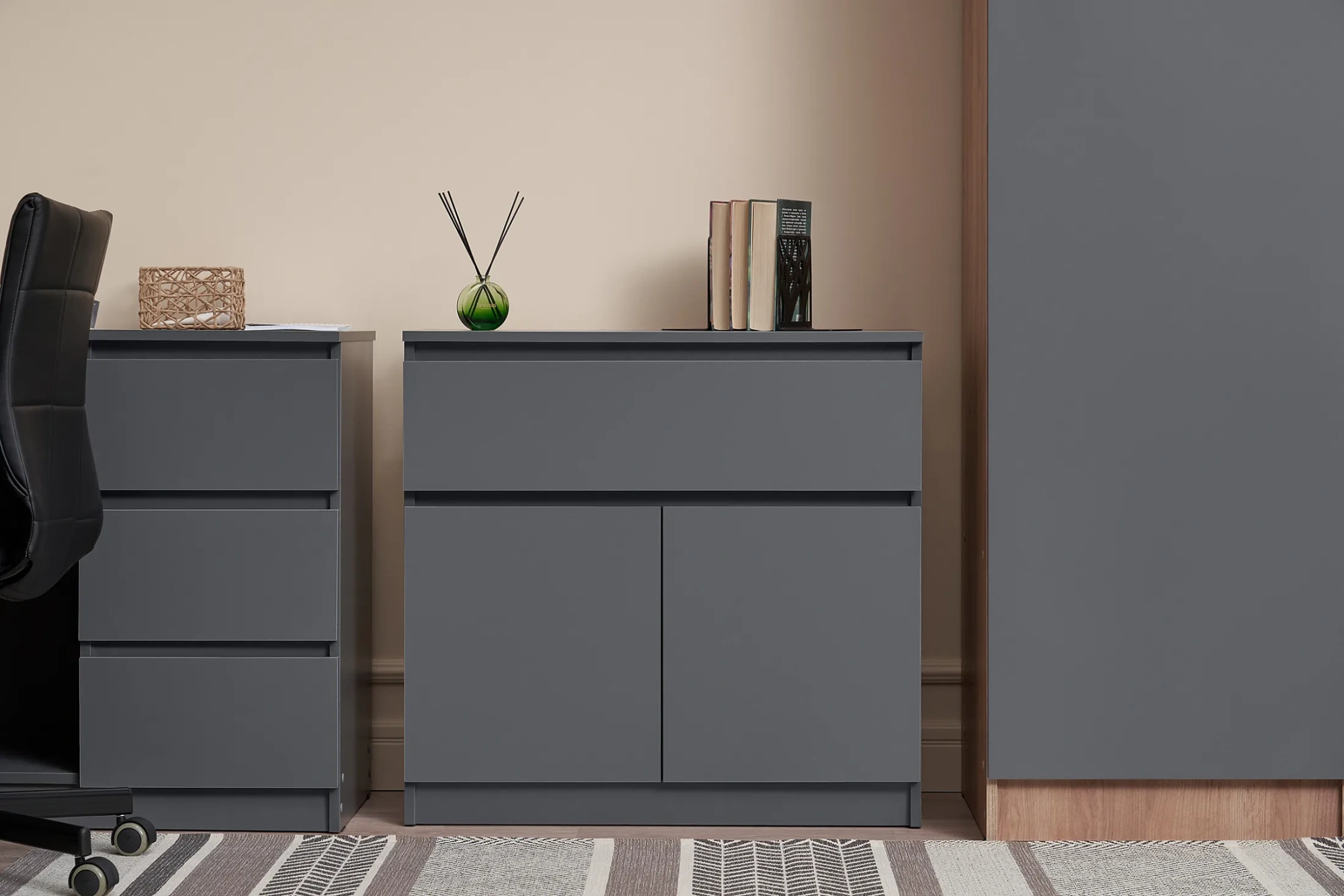 Комод «Челси» 800 (1 ящик 2 двери) Графит/графит (ШхВхГ) 802х768х330 мм