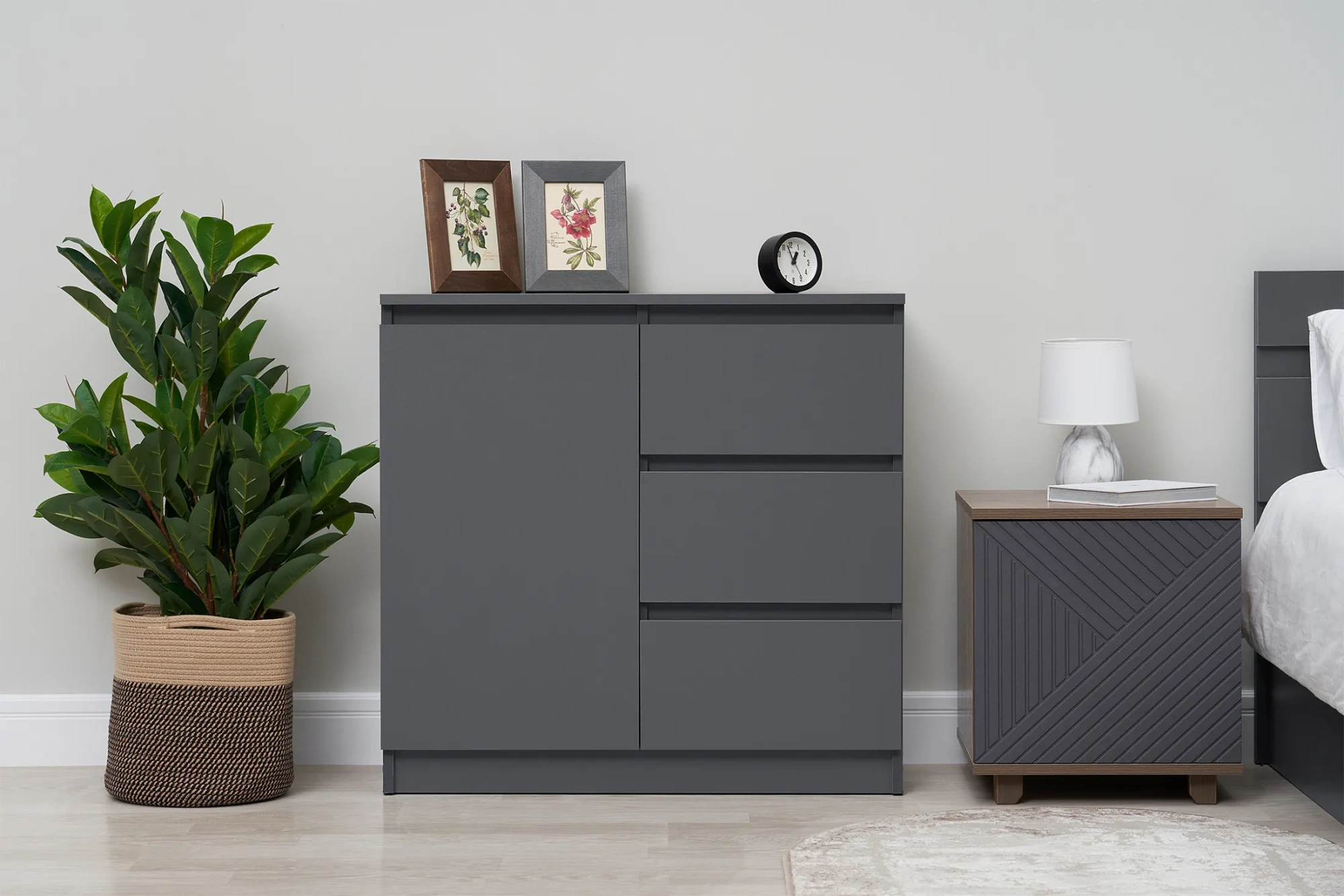 Комод «Челси» 800 (3 ящика 1 дверь) Графит/графит (ШхВхГ) 802х768х330 мм