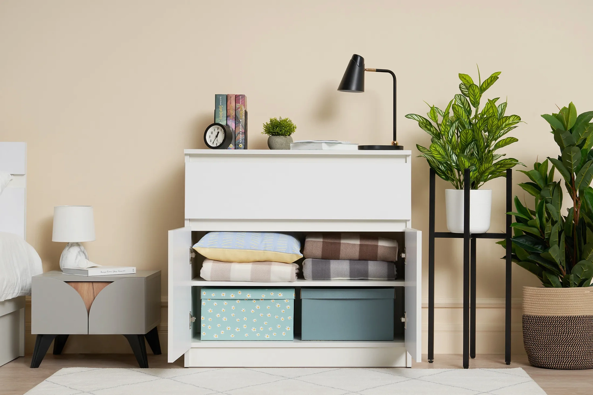 Комод «Челси» 800 (1 ящик 2 двери) Белый глянец/белый (ШхВхГ) 802х768х330 мм